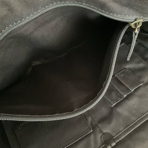 Fossil Brown Leather Messenger Bag with Vintage Aesthetic - Picture 10 of 15